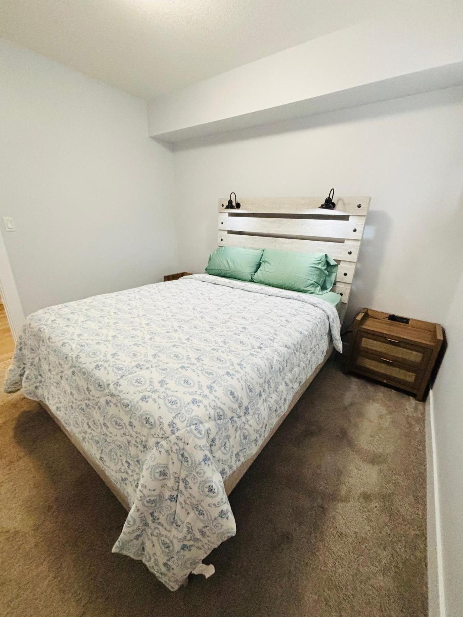 Apartment Beautiful, Specious Two Bedroom Basement Edmonton